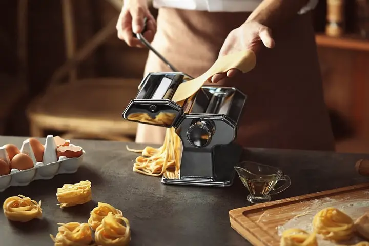 how to use a pasta machine